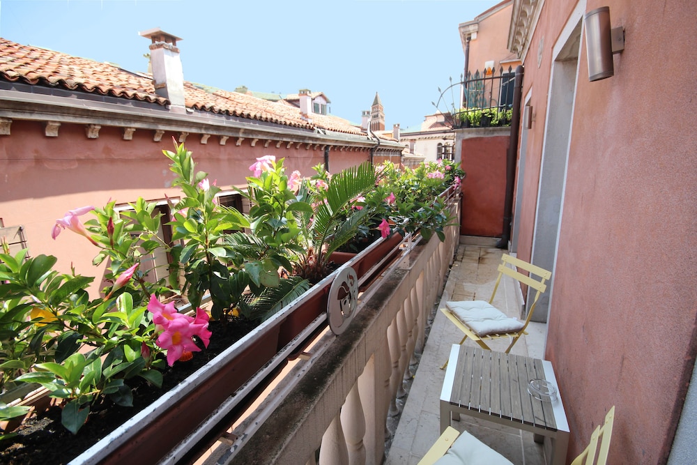 Hotel A LA Commedia — Hotel building in Venice, Veneto
