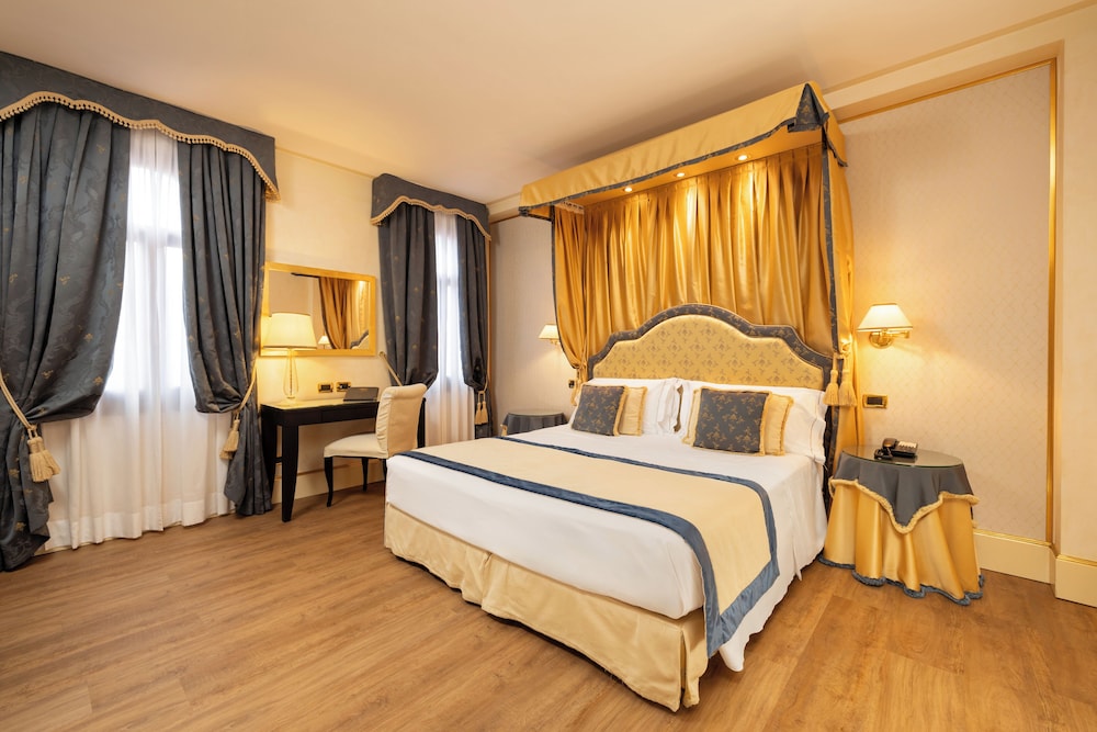 Hotel A LA Commedia — Hotel rooms in Venice, Veneto
