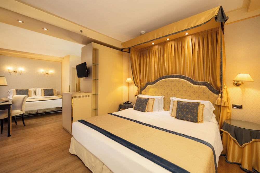 Hotel A LA Commedia — Hotel rooms in Venice, Veneto