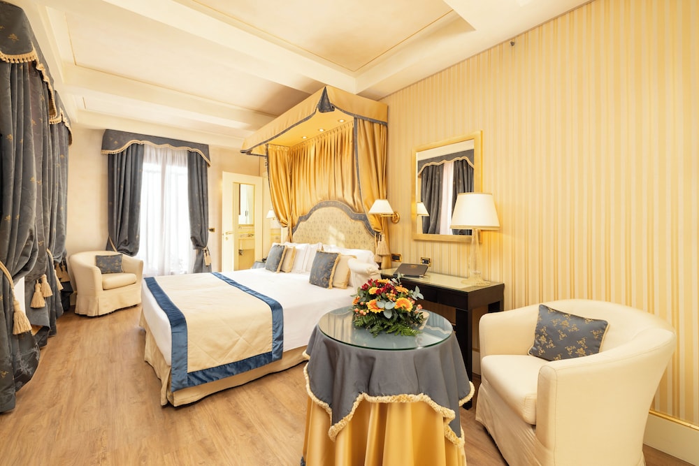 Hotel A LA Commedia — Hotel rooms in Venice, Veneto