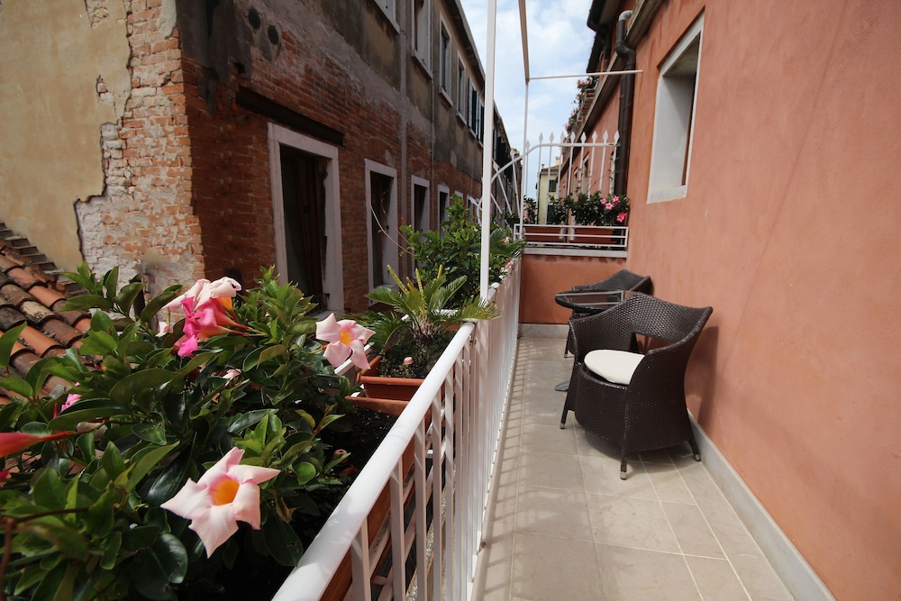 Hotel A LA Commedia — Hotel building in Venice, Veneto