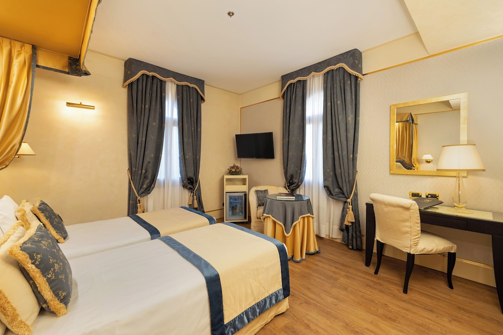 Hotel A LA Commedia — Hotel rooms in Venice, Veneto