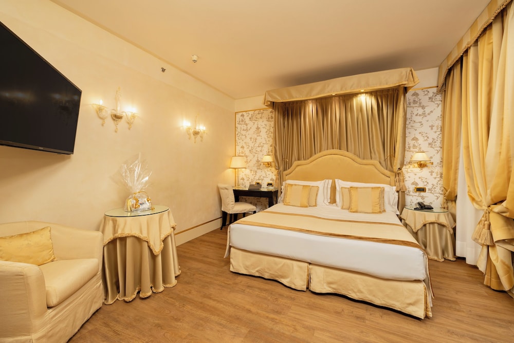 Hotel A LA Commedia — Hotel rooms in Venice, Veneto