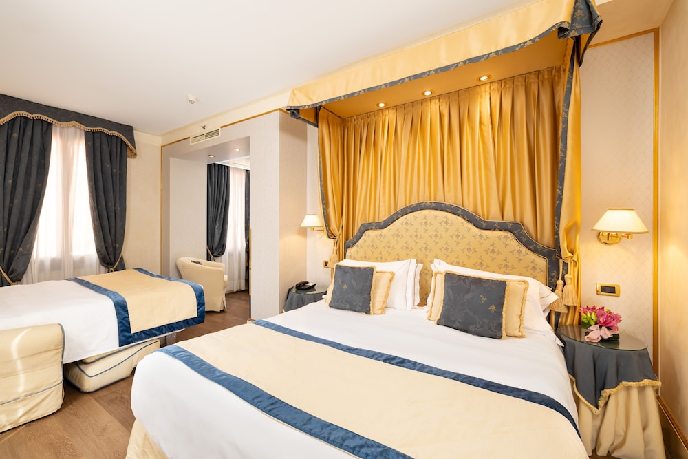 Hotel A LA Commedia — Hotel rooms in Venice, Veneto