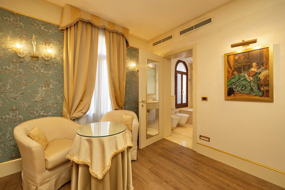 Hotel A LA Commedia — Hotel rooms in Venice, Veneto