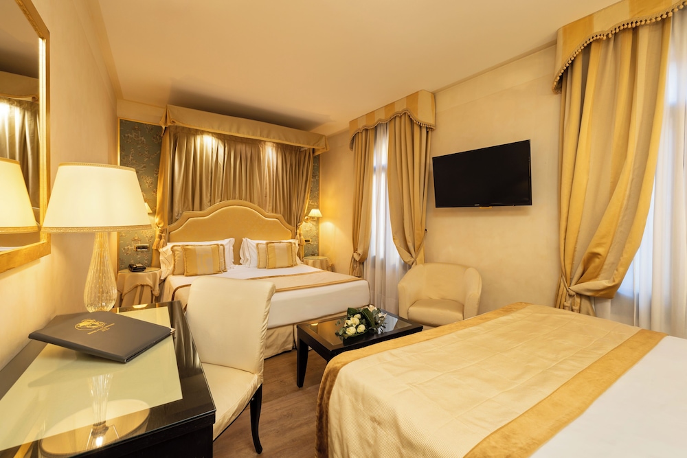 Hotel A LA Commedia — Hotel rooms in Venice, Veneto