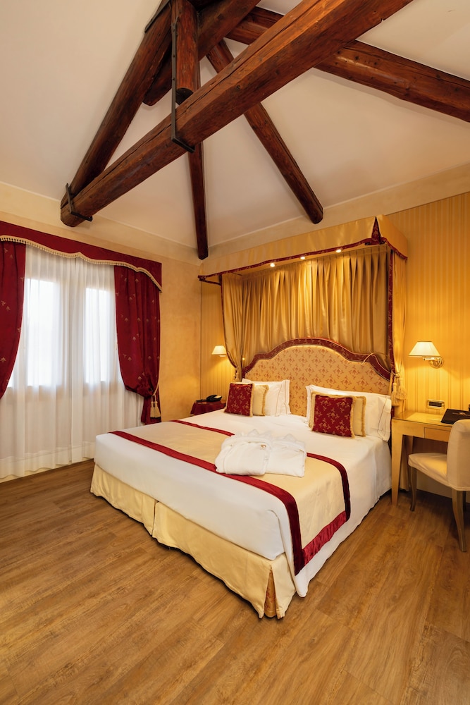 Hotel A LA Commedia — Hotel rooms in Venice, Veneto
