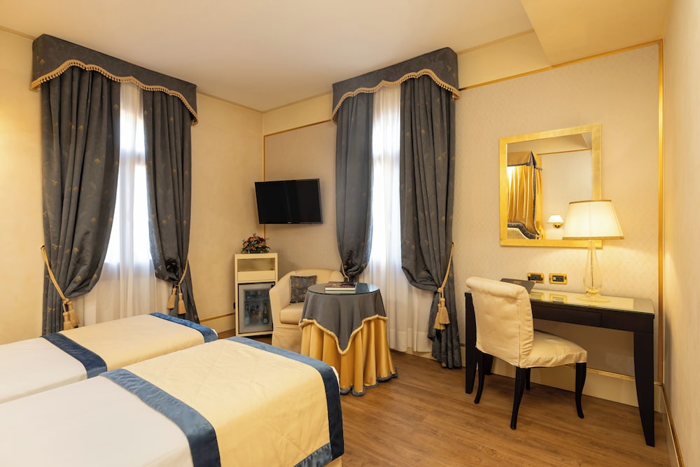 Hotel A LA Commedia — Hotel rooms in Venice, Veneto