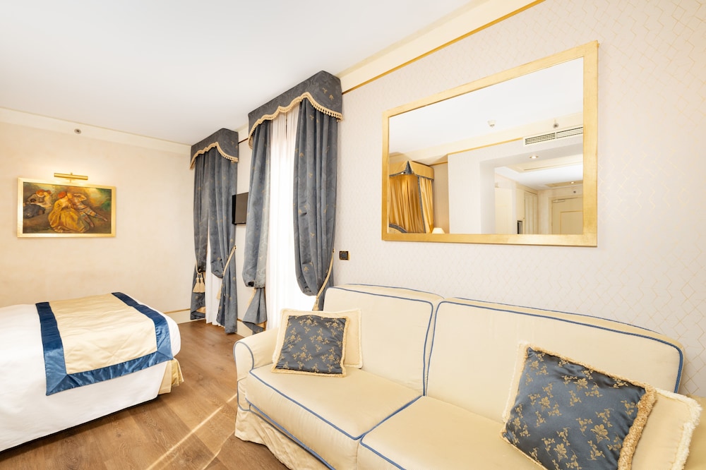 Hotel A LA Commedia — Hotel rooms in Venice, Veneto