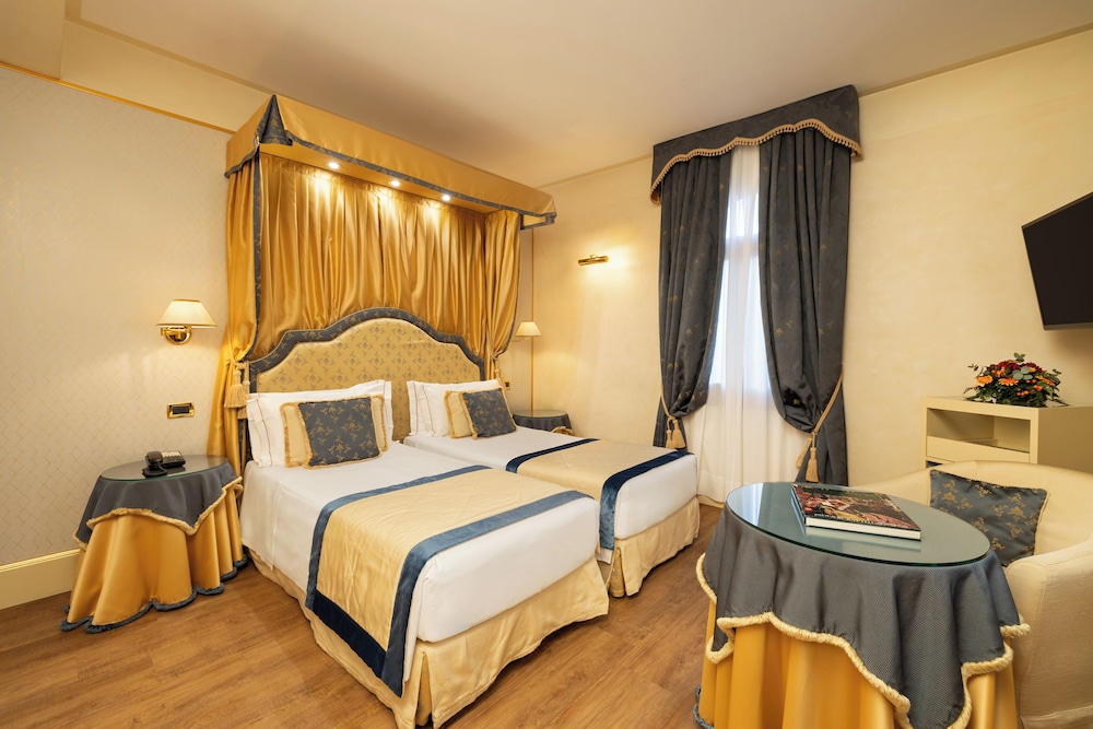 Hotel A LA Commedia — Hotel rooms in Venice, Veneto