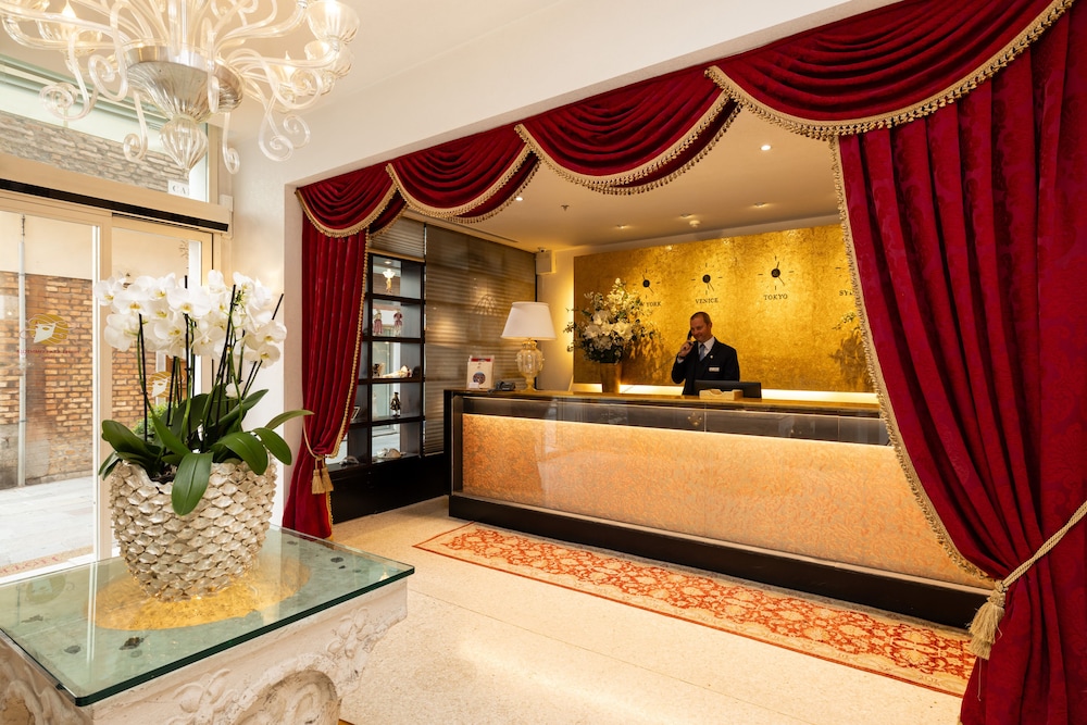 Hotel A LA Commedia — Hotel building in Venice, Veneto