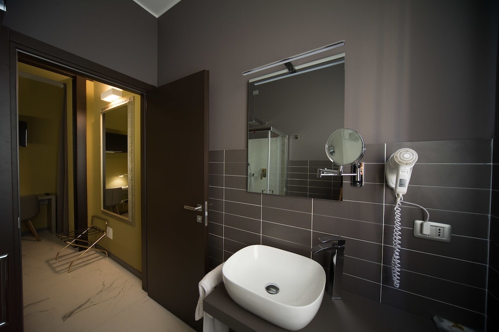 Hotel Aaron — Hotel rooms in Mestre, Veneto