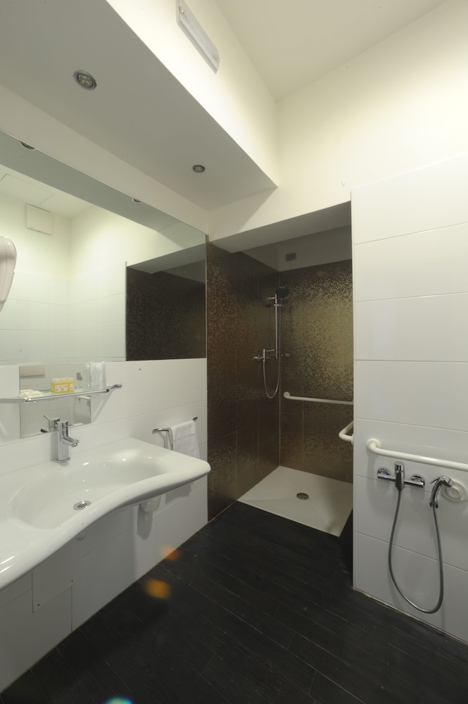 Hotel Aaron — Hotel rooms in Mestre, Veneto