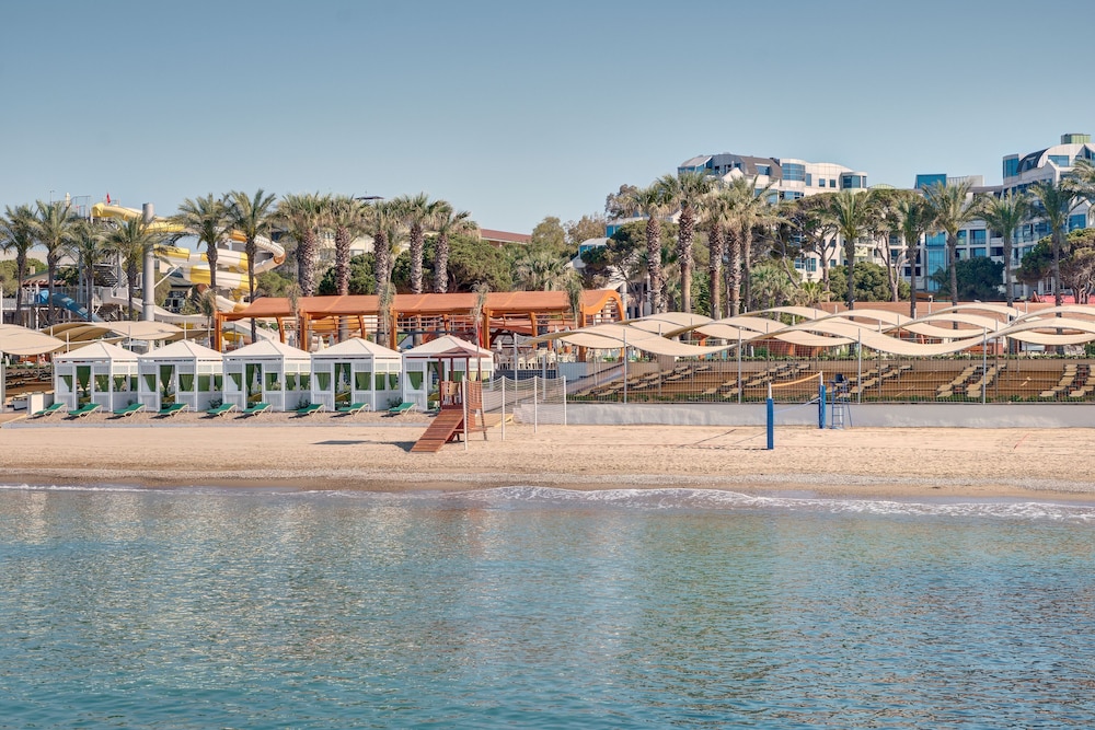 Paloma Sencia — Beach in Belek