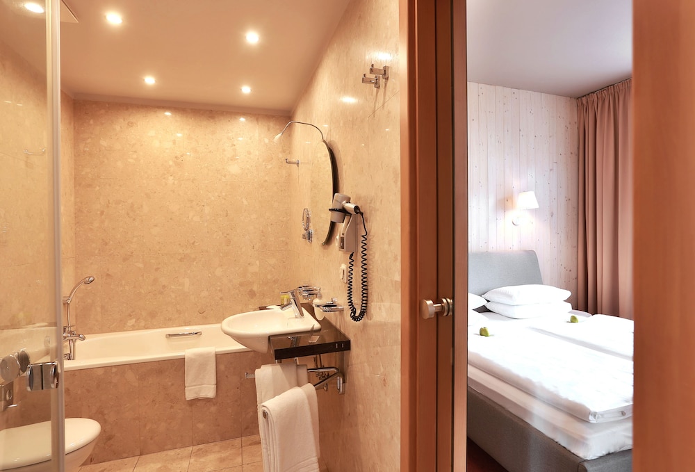 Absolutum Wellness Hotel — Hotel rooms in Prague, Prague