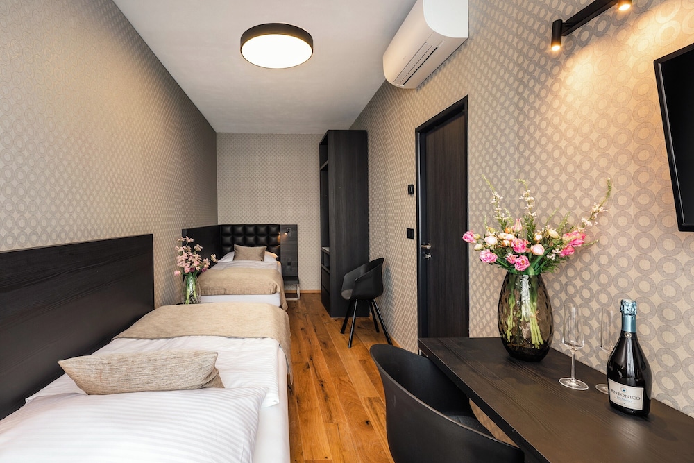 Aida Hotel — Hotel rooms in Prague, Prague