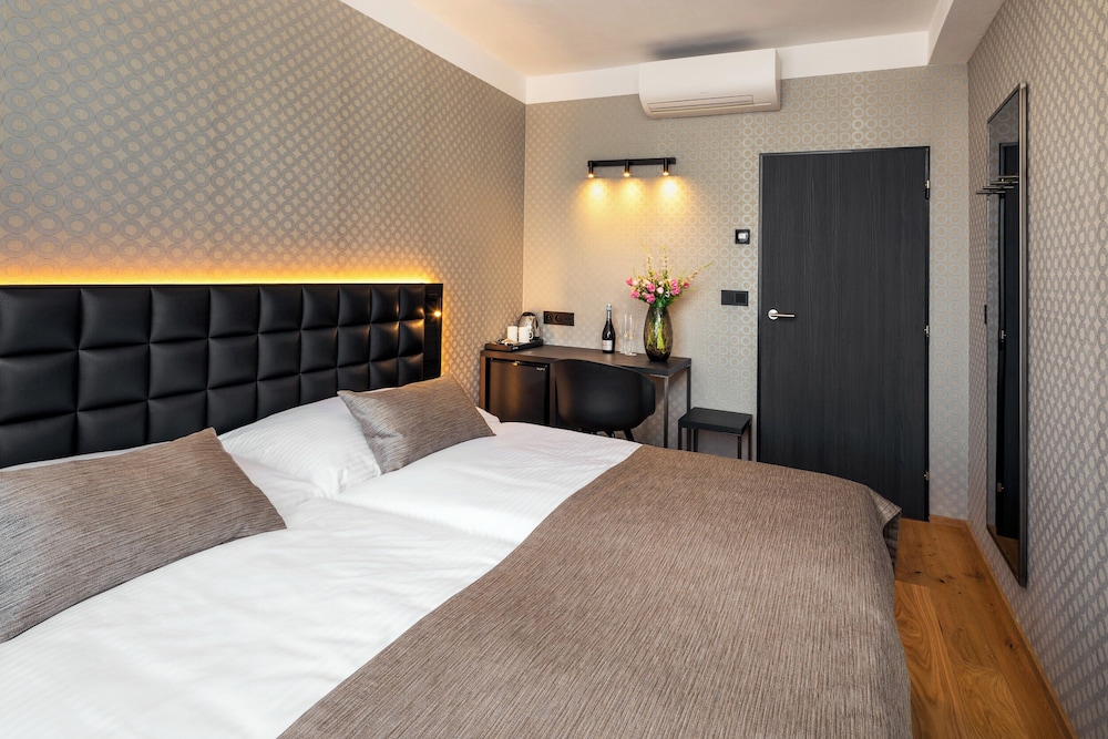 Aida Hotel — Hotel rooms in Prague, Prague