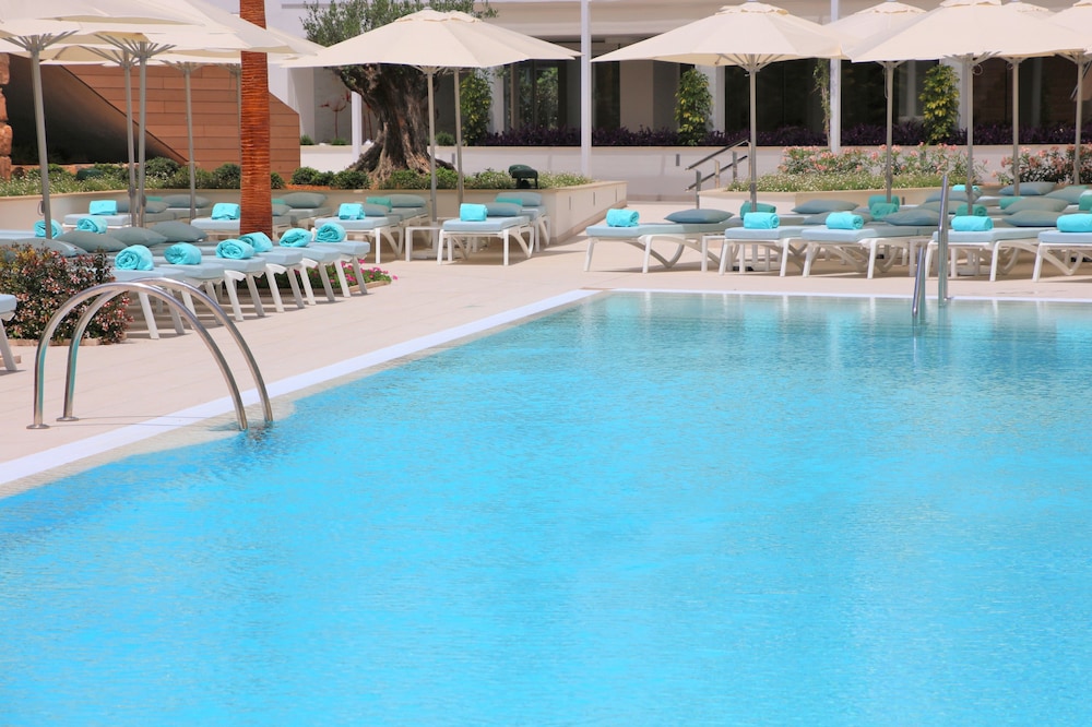 Iberostar Selection Playa de Palma — Swimming pool in Playa de Palma, Balearic Islands