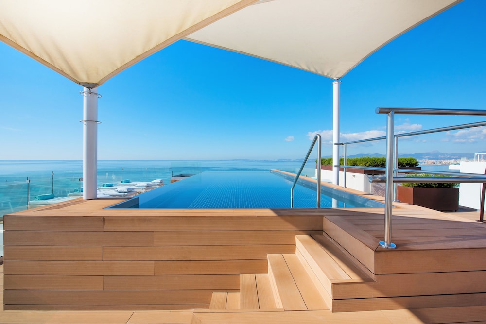 Iberostar Selection Playa de Palma — Swimming pool in Playa de Palma, Balearic Islands