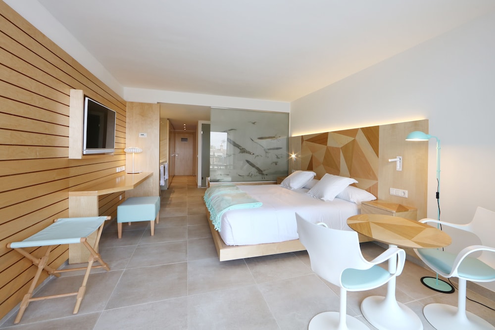Iberostar Selection Playa de Palma — Hotel rooms in Playa de Palma, Balearic Islands