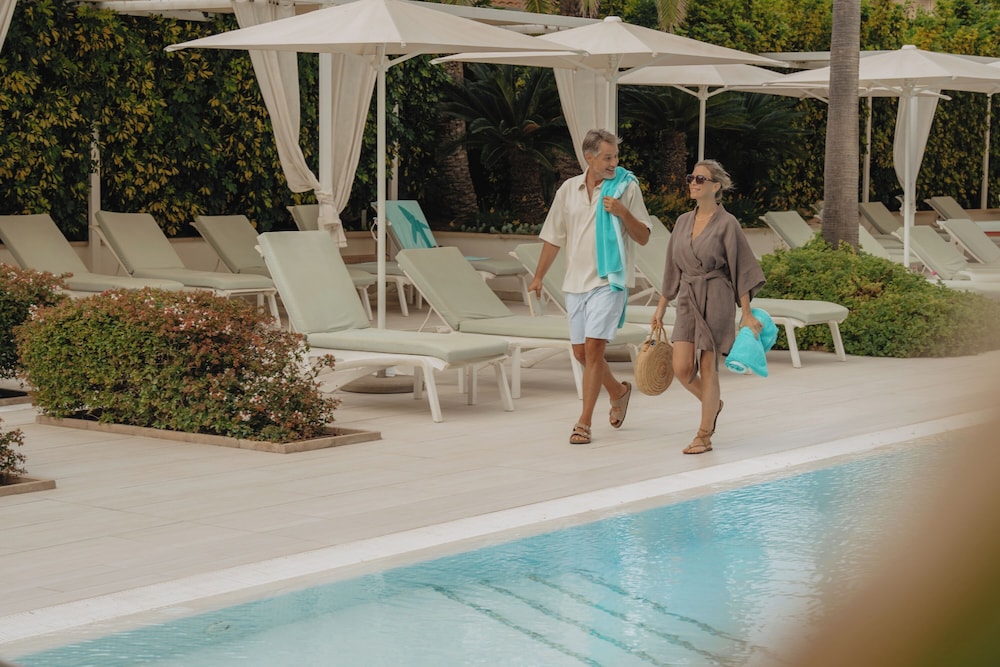Iberostar Selection Playa de Palma — Swimming pool in Playa de Palma, Balearic Islands