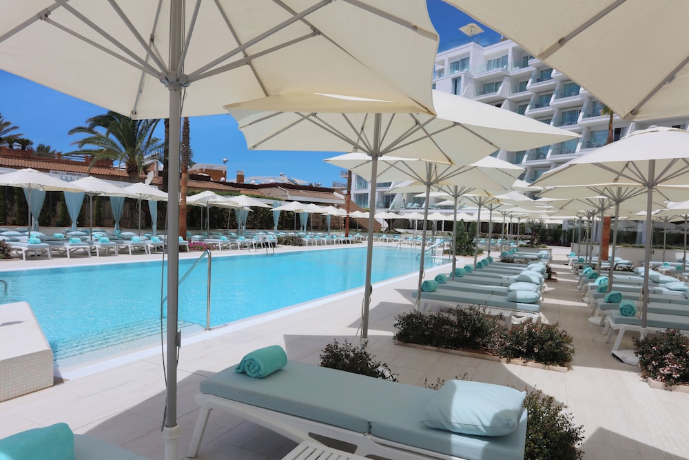 Iberostar Selection Playa de Palma — Swimming pool in Playa de Palma, Balearic Islands