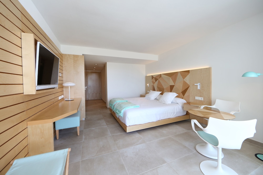 Iberostar Selection Playa de Palma — Hotel rooms in Playa de Palma, Balearic Islands