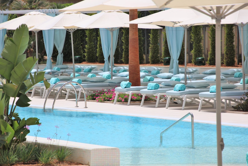 Iberostar Selection Playa de Palma — Swimming pool in Playa de Palma, Balearic Islands