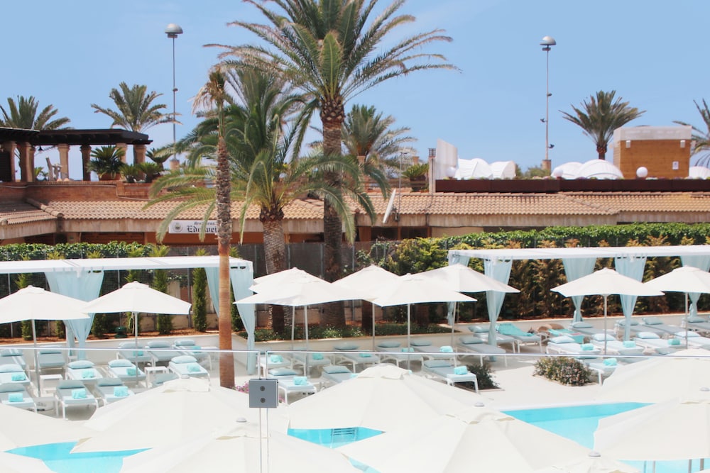 Iberostar Selection Playa de Palma — Swimming pool in Playa de Palma, Balearic Islands