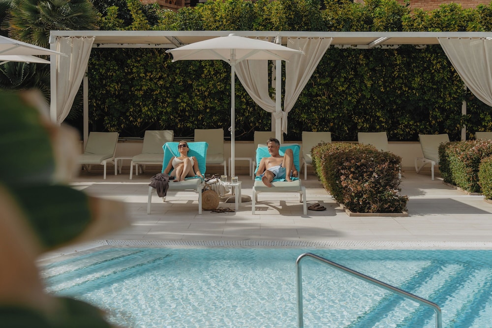 Iberostar Selection Playa de Palma — Swimming pool in Playa de Palma, Balearic Islands