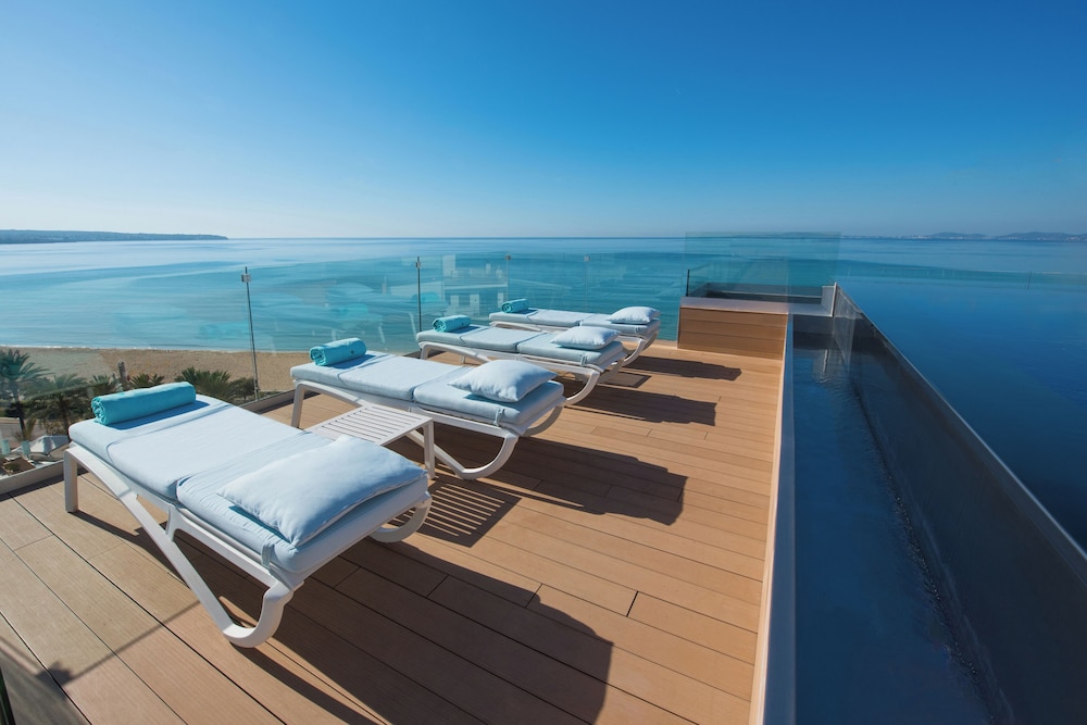 Iberostar Selection Playa de Palma — Swimming pool in Playa de Palma, Balearic Islands