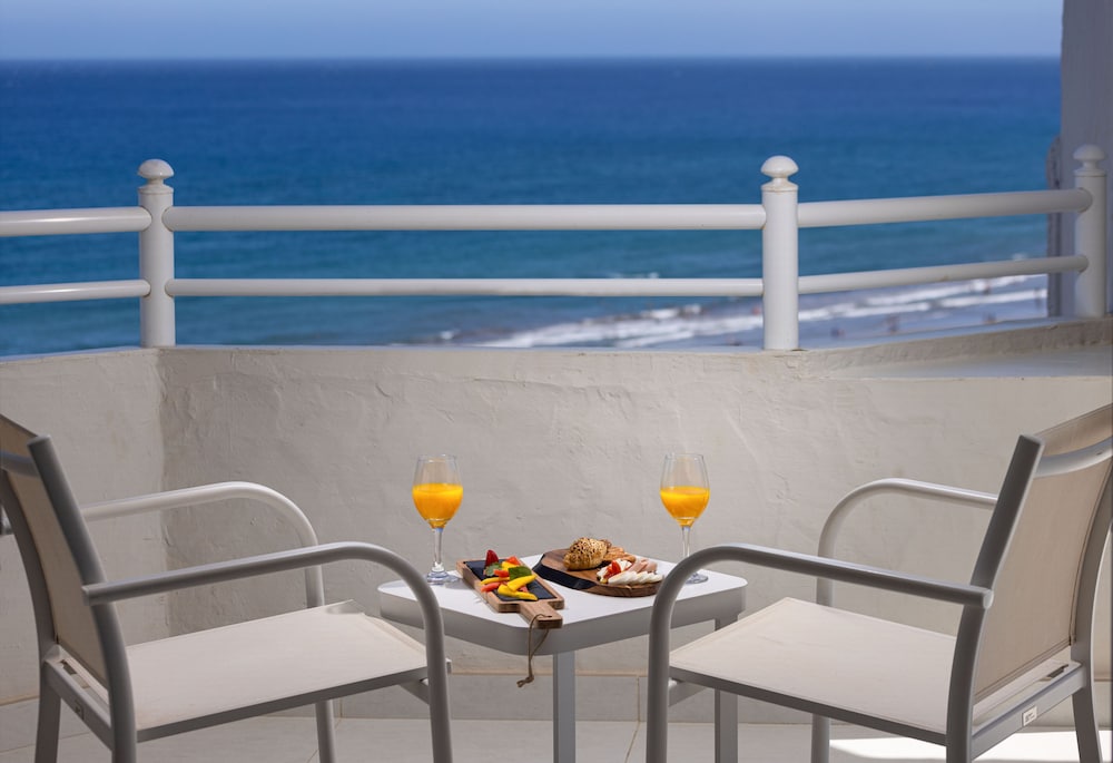 Corallium Dunamar by Lopesan Hotels - Adults Only — Hotel rooms in Playa del Ingles, Canary Islands