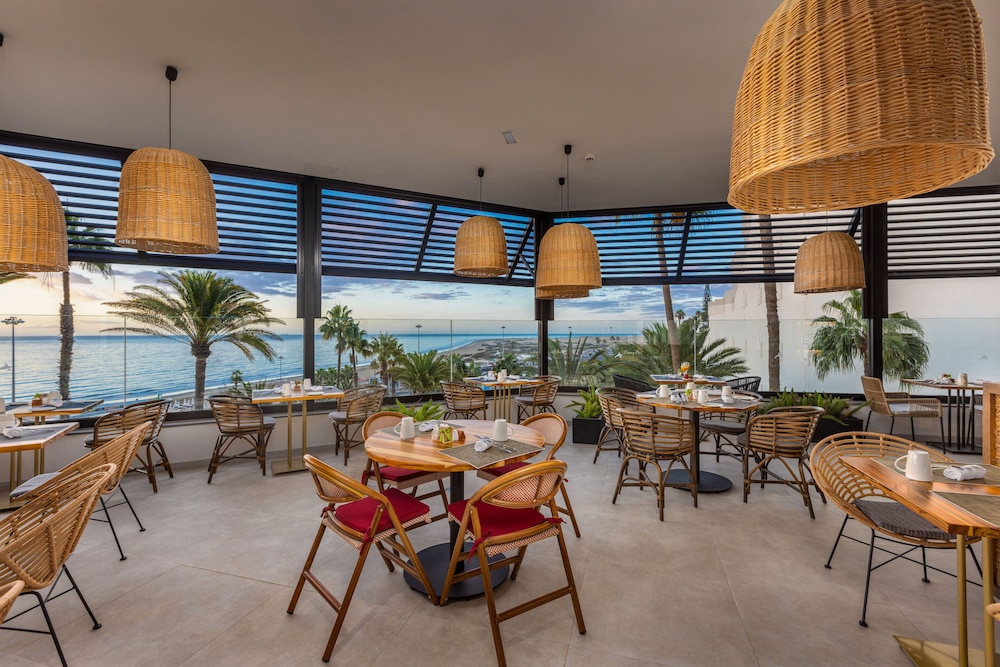 Corallium Dunamar by Lopesan Hotels - Adults Only — Restaurant & bars in Playa del Ingles, Canary Islands