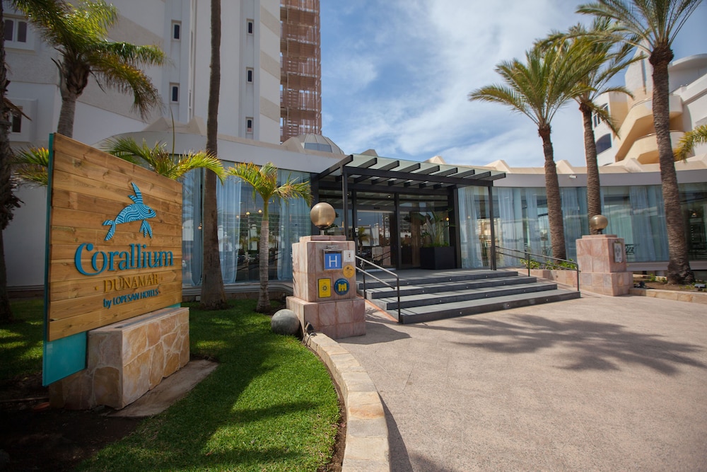 Corallium Dunamar by Lopesan Hotels - Adults Only — Hotel building in Playa del Ingles, Canary Islands