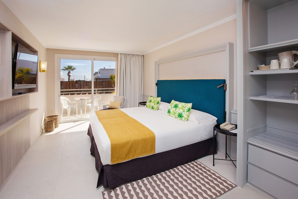 Corallium Dunamar by Lopesan Hotels - Adults Only — Hotel rooms in Playa del Ingles, Canary Islands