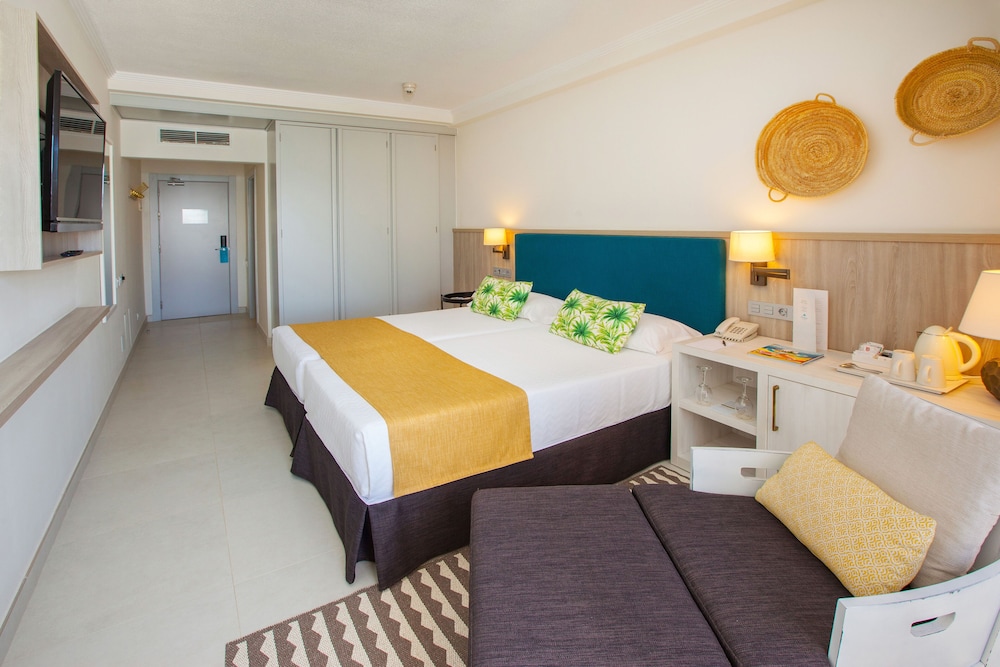 Corallium Dunamar by Lopesan Hotels - Adults Only — Hotel rooms in Playa del Ingles, Canary Islands
