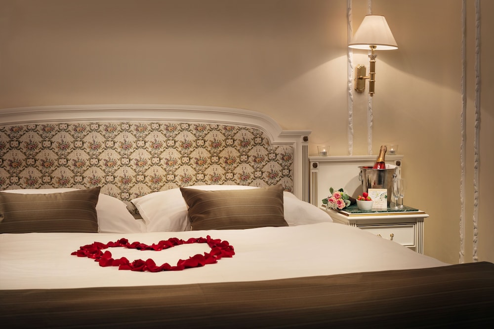 Ambassador Zlatá husa — Hotel rooms in Prague, Prague