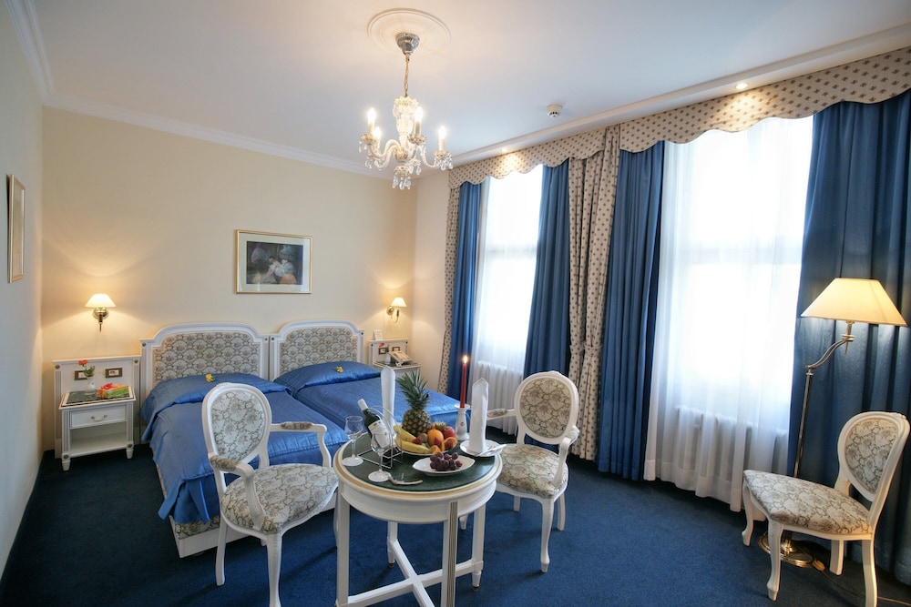 Ambassador Zlatá husa — Hotel rooms in Prague, Prague