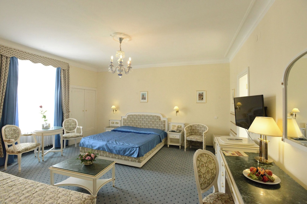 Ambassador Zlatá husa — Hotel rooms in Prague, Prague