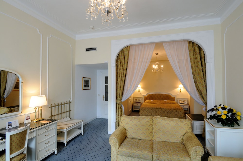 Ambassador Zlatá husa — Hotel rooms in Prague, Prague