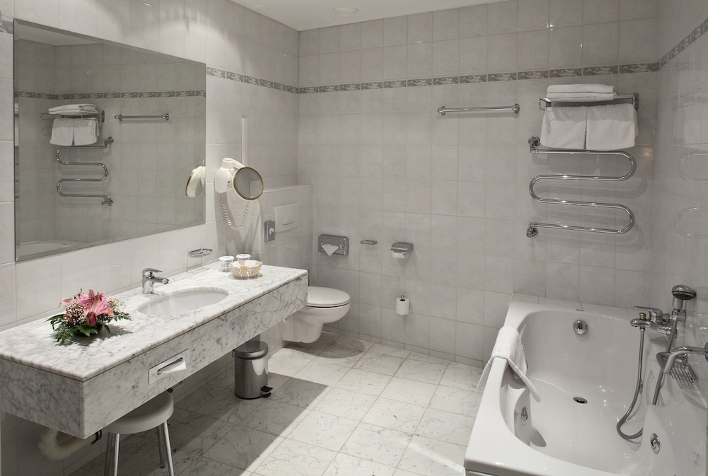 Ambassador Zlatá husa — Hotel rooms in Prague, Prague