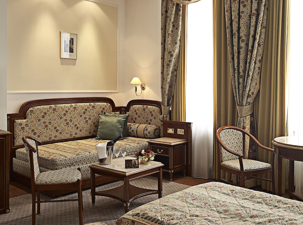 Ambassador Zlatá husa — Hotel rooms in Prague, Prague