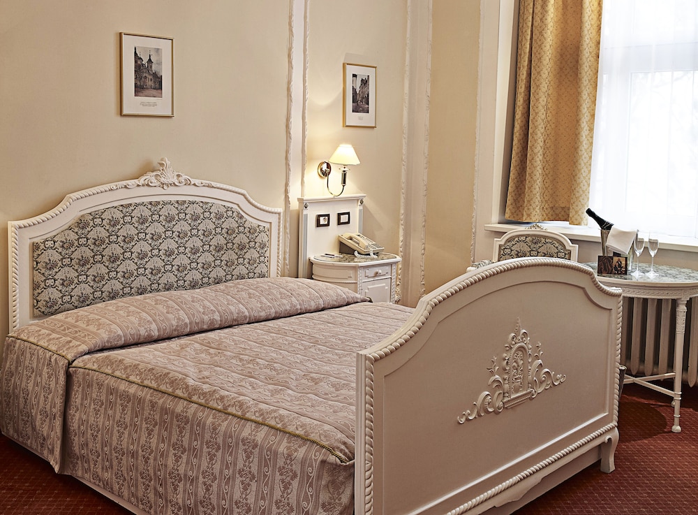 Ambassador Zlatá husa — Hotel rooms in Prague, Prague
