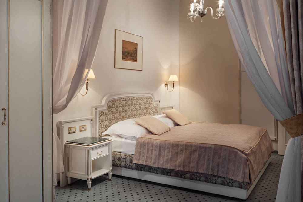 Ambassador Zlatá husa — Hotel rooms in Prague, Prague