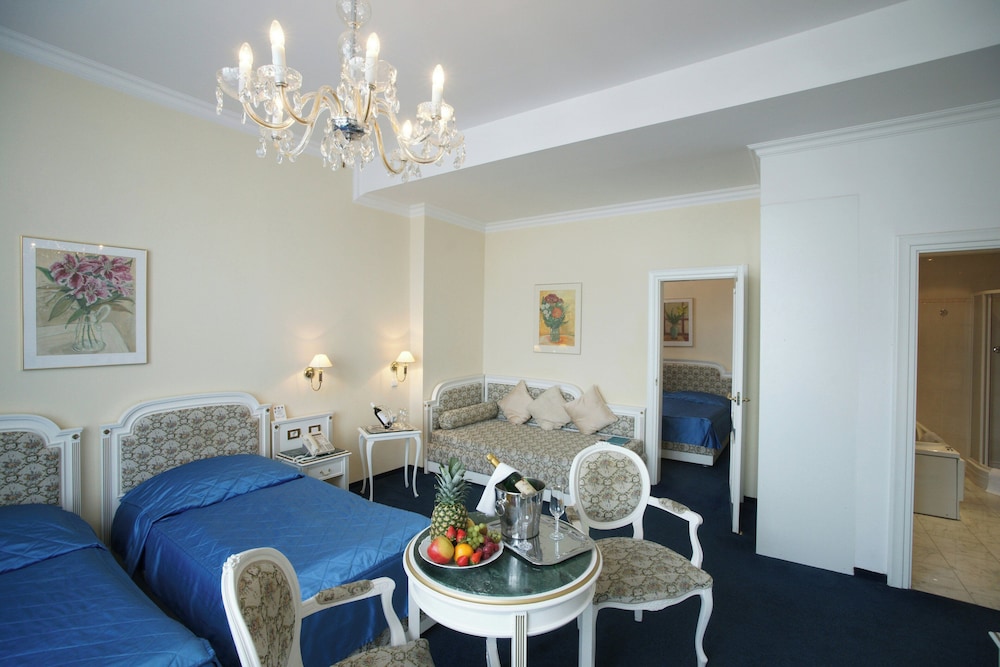Ambassador Zlatá husa — Hotel rooms in Prague, Prague