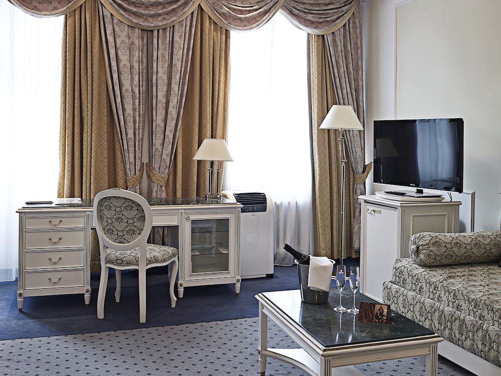 Ambassador Zlatá husa — Hotel rooms in Prague, Prague