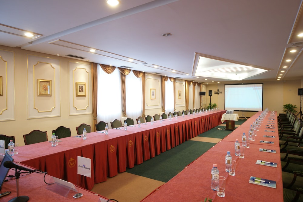 Ambassador Zlatá husa — Hotel building in Prague, Prague