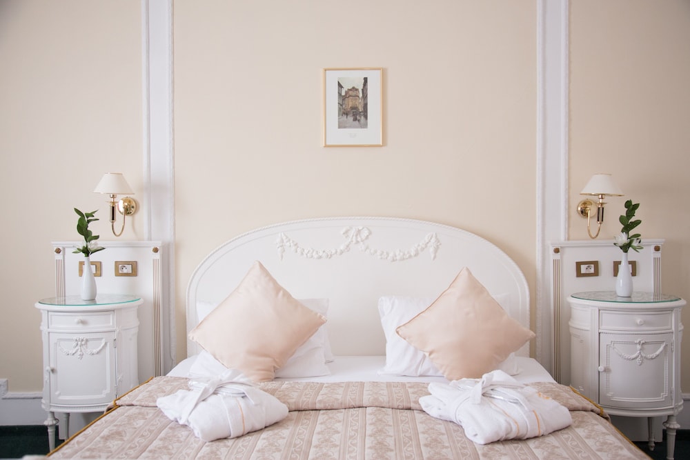 Ambassador Zlatá husa — Hotel rooms in Prague, Prague