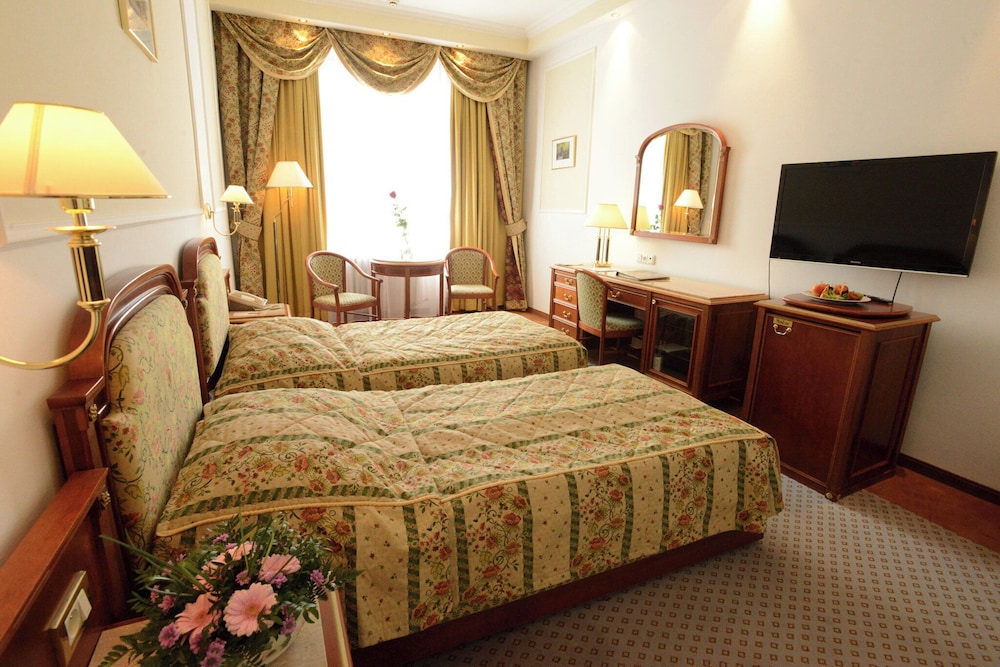 Ambassador Zlatá husa — Hotel rooms in Prague, Prague
