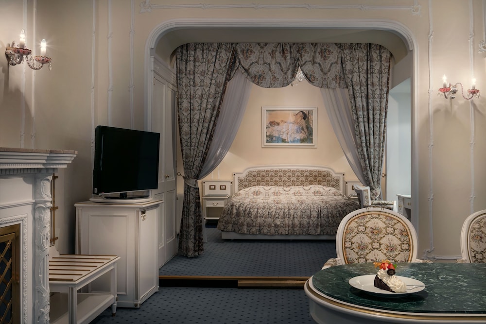 Ambassador Zlatá husa — Hotel rooms in Prague, Prague